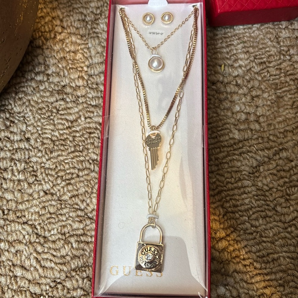 Guess NECKLACE‎ and Earring set
